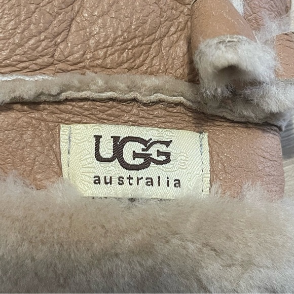 UGG Tan Shearling Gloves - Picture 4 of 8